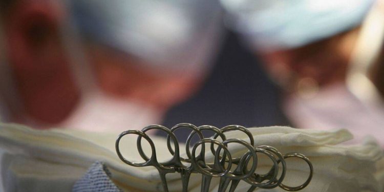 ‘Sigara bile alamayan çocukların cinsiyeti değiştiriliyor’