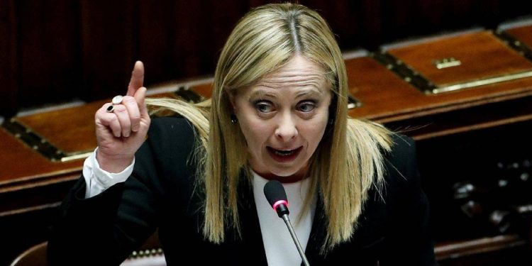 Turistin hesabını ödeyen Meloni: Utandım