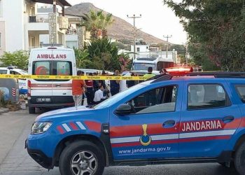 Avukatını ve emekli icra müdürünü öldürdü