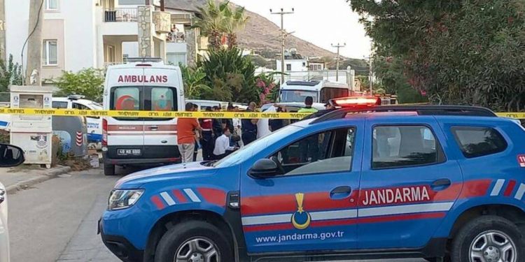 Avukatını ve emekli icra müdürünü öldürdü