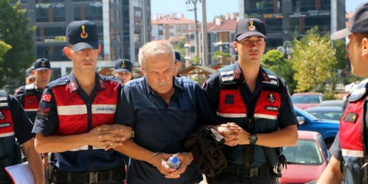 Husumetlisini, aracıyla başının üzerinden geçerek öldürdü