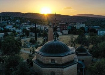 Sabah namazında ”Işık hadisesi”ni izlemek için bir araya geldiler
