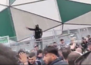 Beşiktaş: Polis taraftarımıza silah çekti