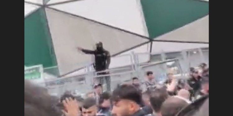 Beşiktaş: Polis taraftarımıza silah çekti
