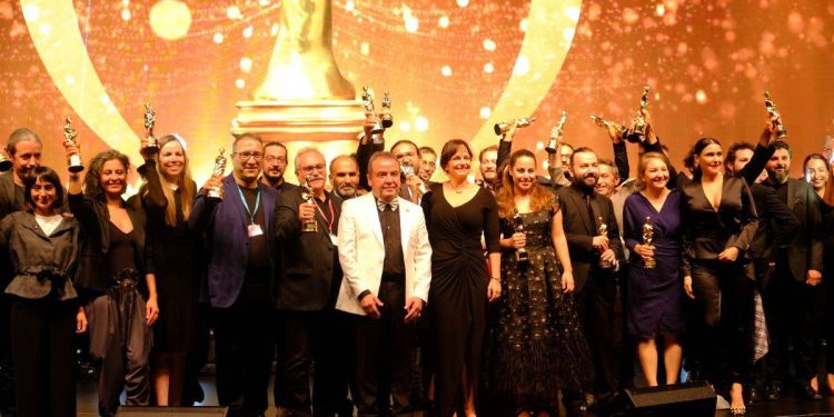 ‘Beyaz Türkler ellerindekini kaybederlerse belki akıllanırlar’