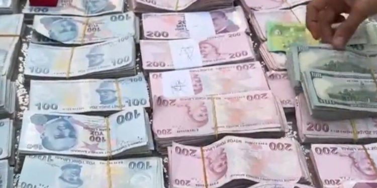 Düğünde TL, dolar havada uçuştu