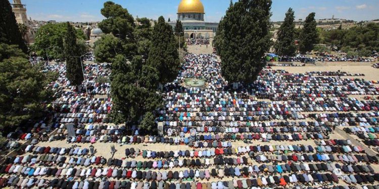 İşgalci İsrail’den cuma namazına yaş şartı