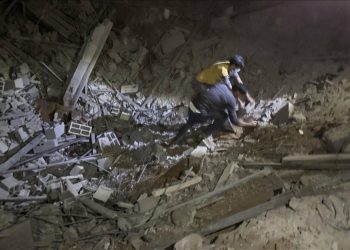 İsrail Gazze’de camiyi vurdu