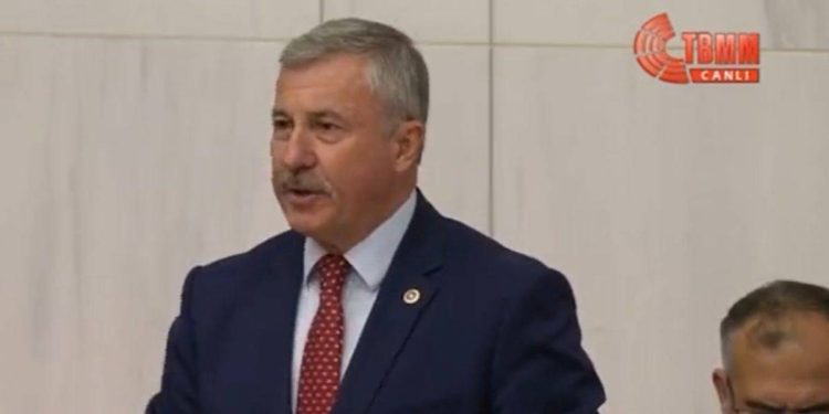 Saadet Partisi’nden Meclis’te yer protestosu