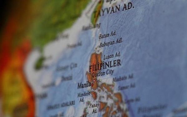 İki ülke arasında tehlikeli gerilim! Savaş gemileri çarpıştı