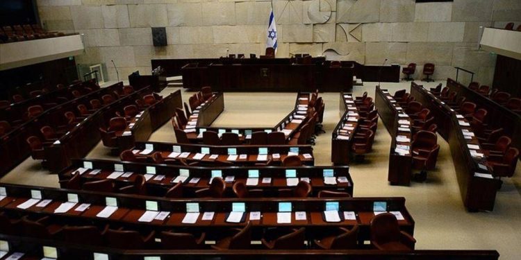 Netanyahu hükümetinde istifa çatlağı