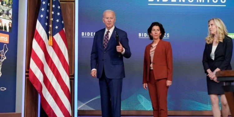 Biden salonu terk etti: ‘Acil gitmem gerekiyor’