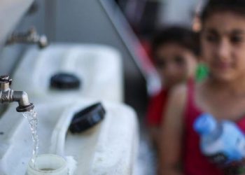 Gazze’de hayat tükeniyor! Filistinli çocuklar temiz içme suyunun hayalini kuruyor