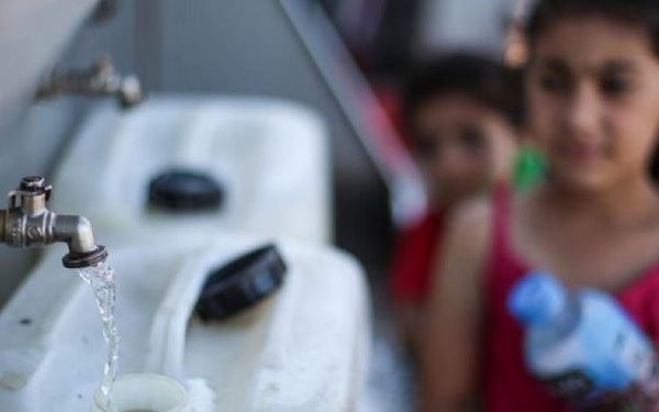 Gazze’de hayat tükeniyor! Filistinli çocuklar temiz içme suyunun hayalini kuruyor