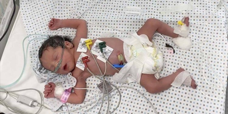 İsrail’in saldırısında öldürülen annenin karnındaki bebek kurtarıldı